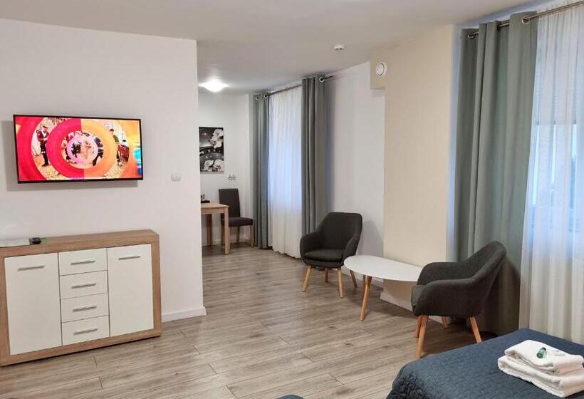 标准三人间, H2u Lux Hostel Dla Ciebie