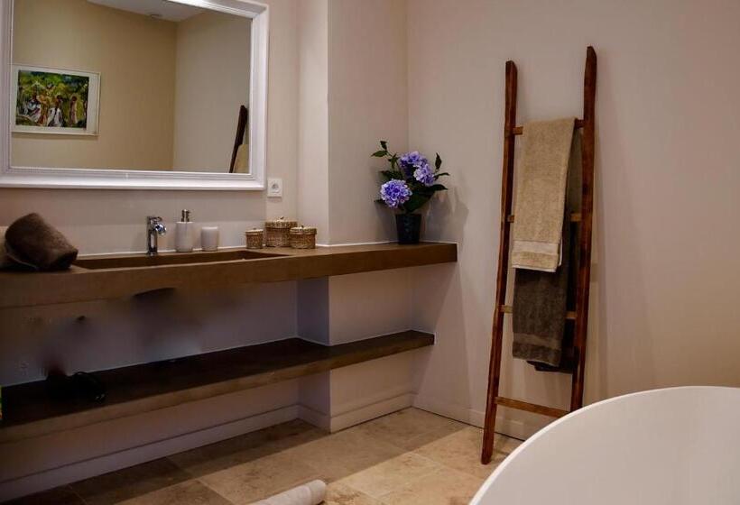 اتاق لوکس با تخت بزرگ, Chambres D Hôtes Le Pontillaou