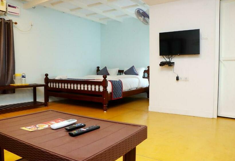 اتاق استاندارد با چشم‌انداز استخر, Auro Sunrise Resort Auroville