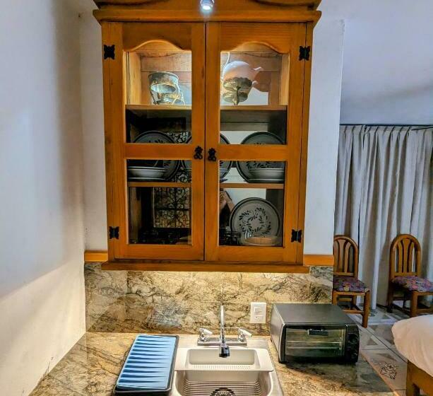 Quarto Deluxe, La Adornada