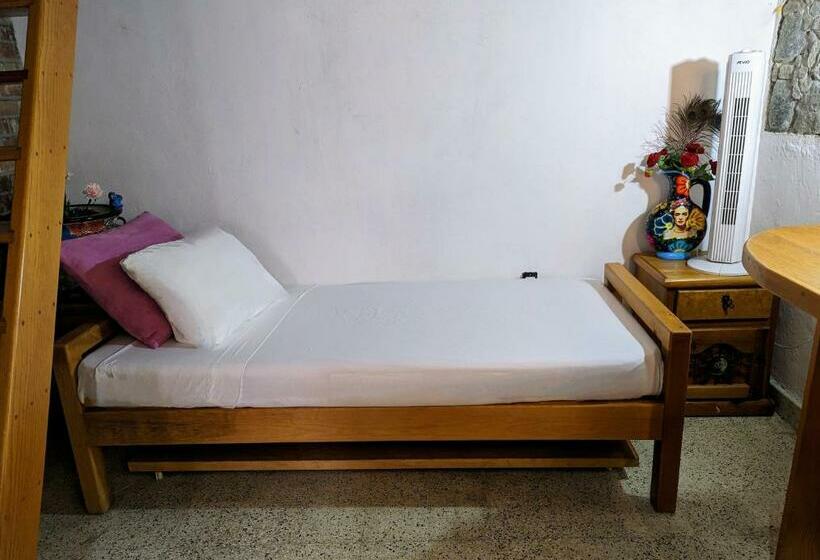 Quarto Estandar, La Adornada