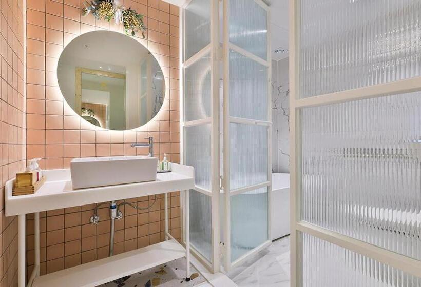 سوییت لوکس, Daegu February Hotel Lions Park