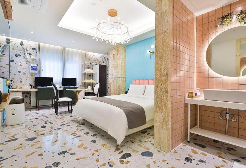 سوییت لوکس, Daegu February Hotel Lions Park