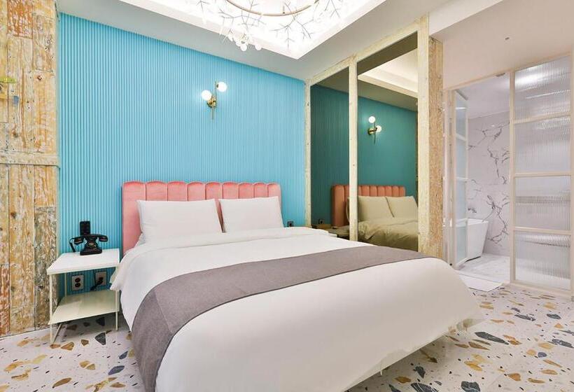 سوییت لوکس, Daegu February Hotel Lions Park
