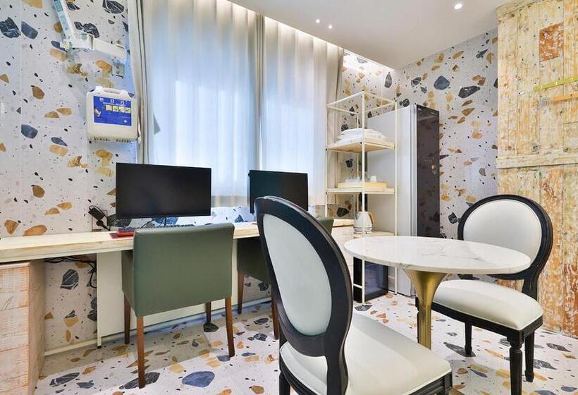 سوییت لوکس, Daegu February Hotel Lions Park