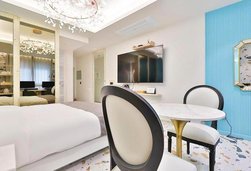 سوییت لوکس, Daegu February Hotel Lions Park