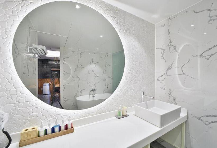 سوییت خانوادگی, Daegu February Hotel Lions Park
