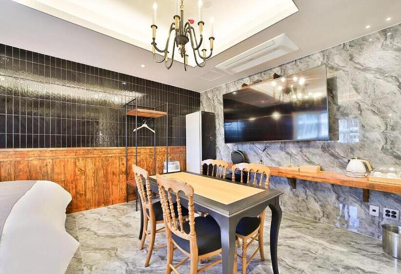 سوییت خانوادگی, Daegu February Hotel Lions Park