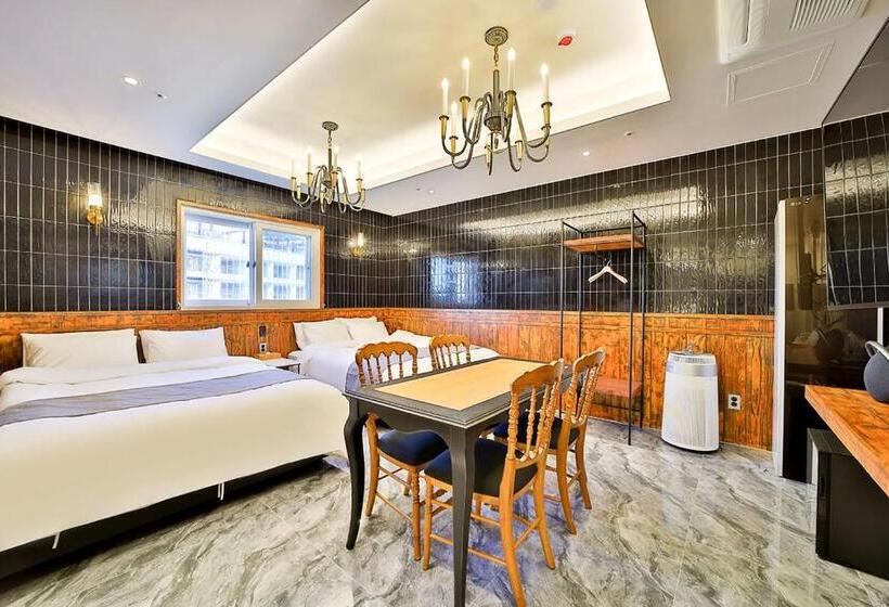سوییت خانوادگی, Daegu February Hotel Lions Park