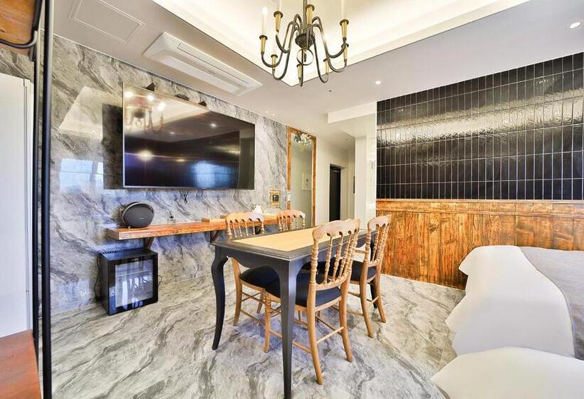 سوییت خانوادگی, Daegu February Hotel Lions Park