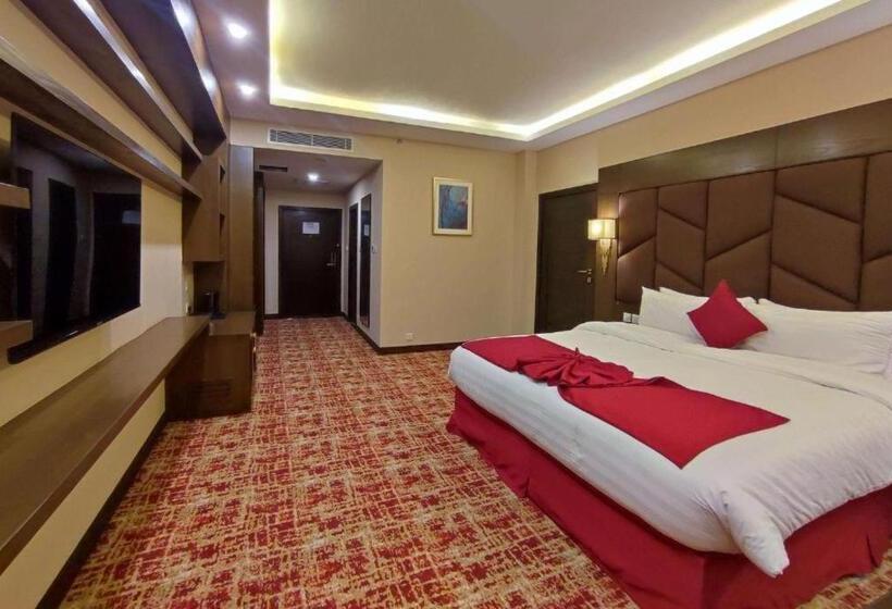 اتاق لوکس با چشم‌انداز, Ramada By Wyndham Murree Lower Topa Resort