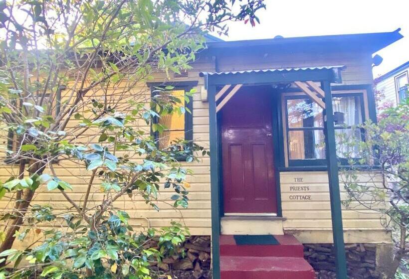Семейное Бунгало, Leura House