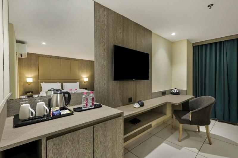 Трехместный Номер Deluxe, Sunday Hotel Vadodara