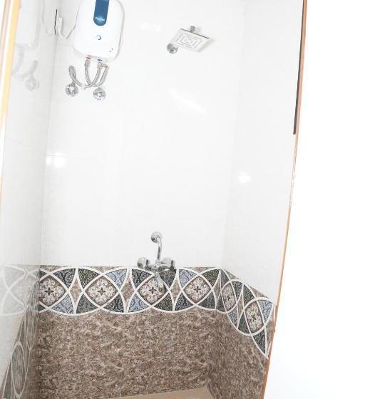 Quarto Deluxe, Shri Govindam
