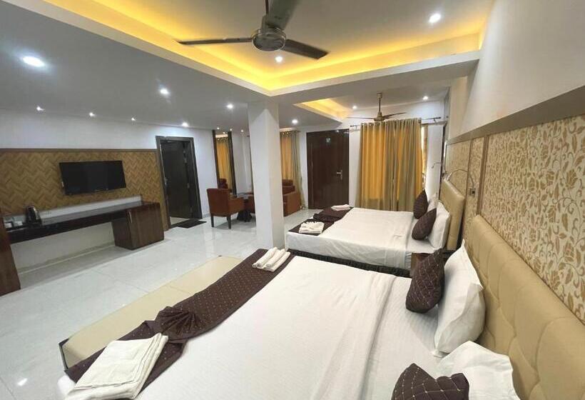 اتاق خانوادگی, Goa Continental   Baga