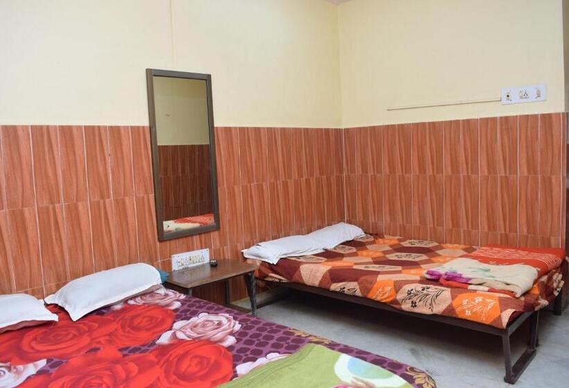 Economy Quadruple Room, Savitri