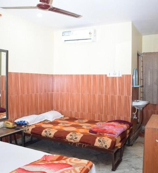 Economy Quadruple Room, Savitri