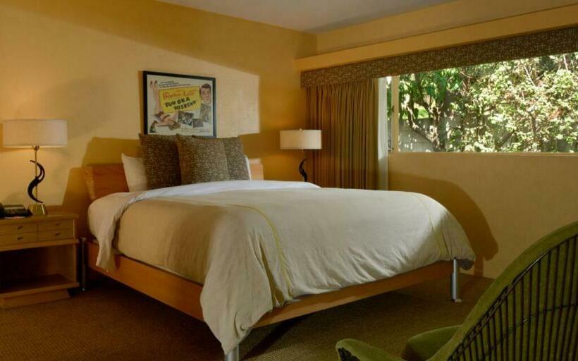 Chambre Standard Lit King Size, Orbit In  21 And Over