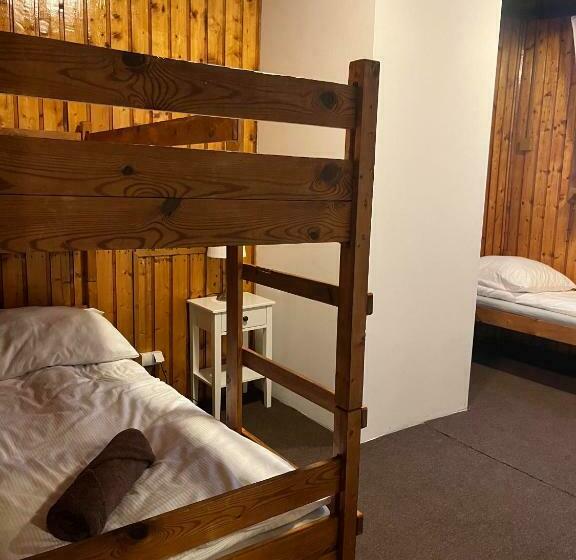 Habitación Triple Estándar, Schronisko Gościniec Równica