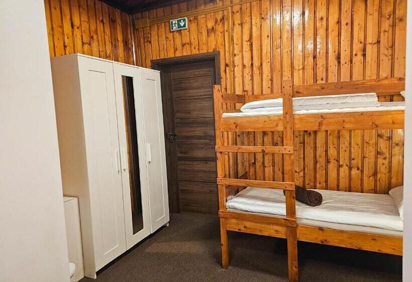 Habitación Triple Estándar, Schronisko Gościniec Równica