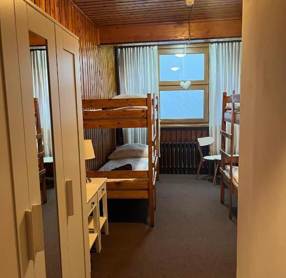 Habitación Cuádruple Estándar, Schronisko Gościniec Równica