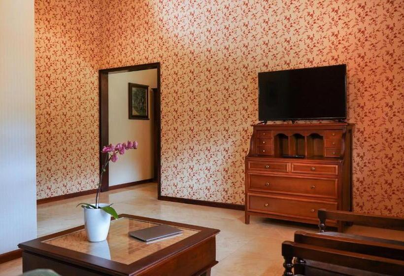 Президентский Люкс, Uzhupud Garden Hotel & Lodge