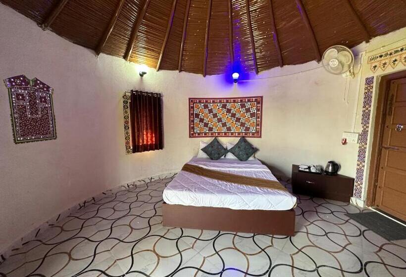 Номер Deluxe, Modhera Sunrise Resort   Tents Bhungas Jungle Restaurants & Candlelight Dining