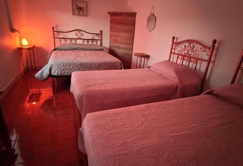 غرفة قياسية رباعية, Pirca Hostal