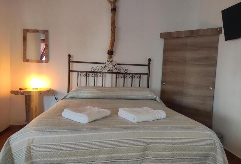 غرفة قياسية ثلاثية, Pirca Hostal
