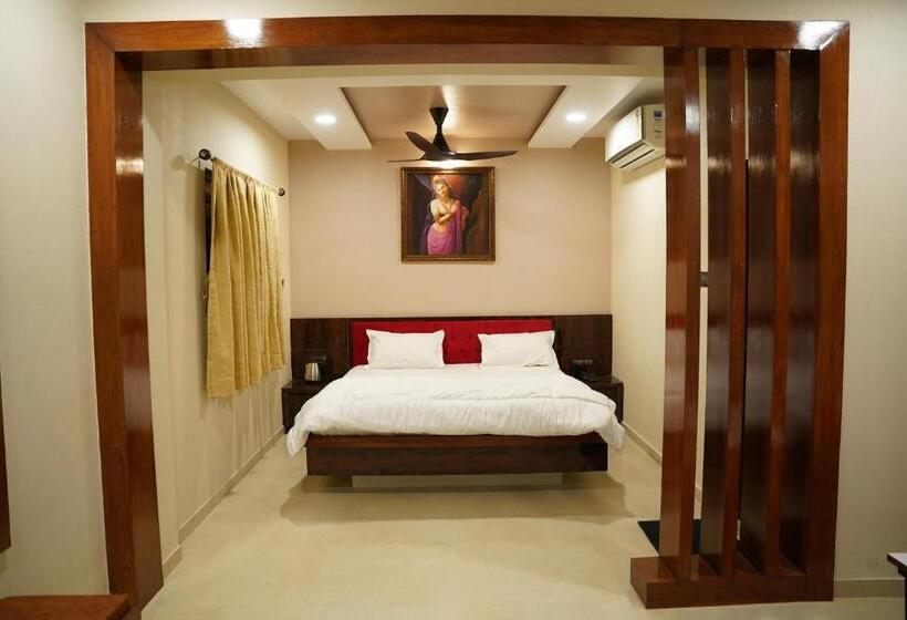 Люкс Повышенной Комфортности, Raaj Resort