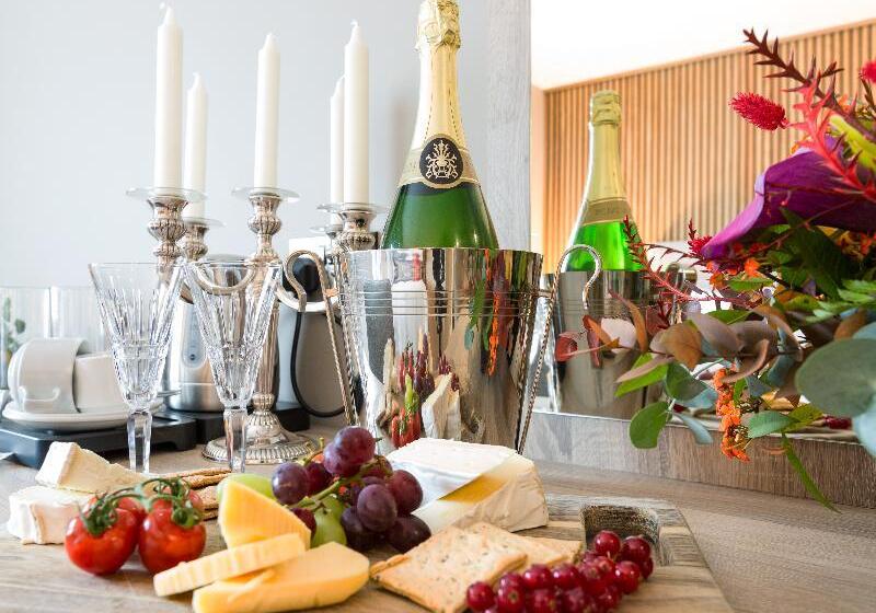 اتاق سوپریور سه تخته, Castle Varagh Hotel & Bar