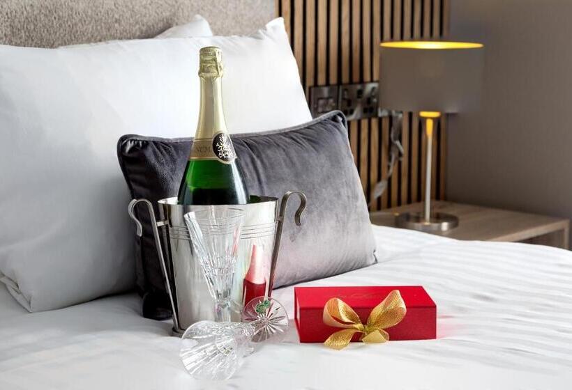 سوئیت با تخت بزرگ, Castle Varagh Hotel & Bar