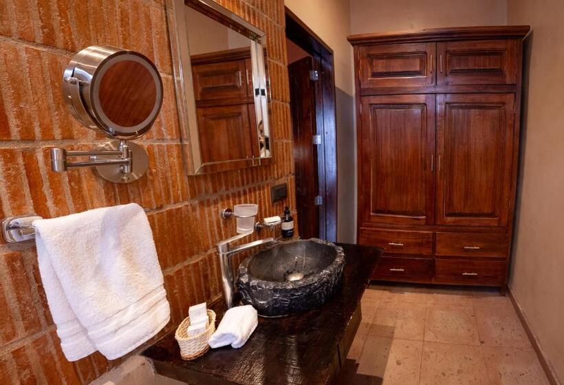 سوییت جونیور, Bito S Hotel Boutique