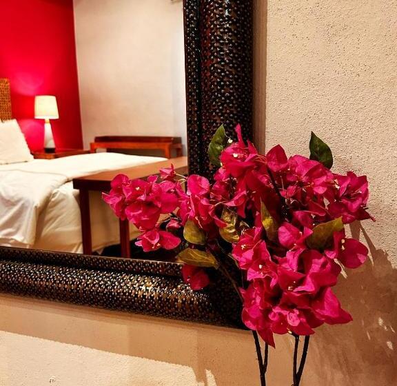 سوئیت با وان آب گرم, Bito S Hotel Boutique
