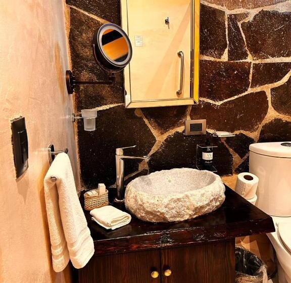 سوئیت با وان آب گرم, Bito S Hotel Boutique
