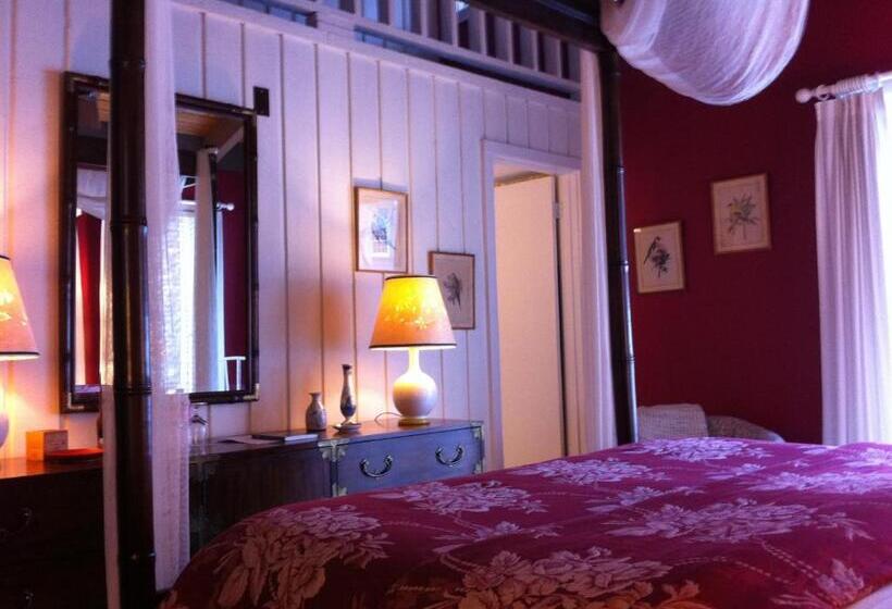 اتاق استاندارد با چشم‌انداز باغ, Deerhill Inn