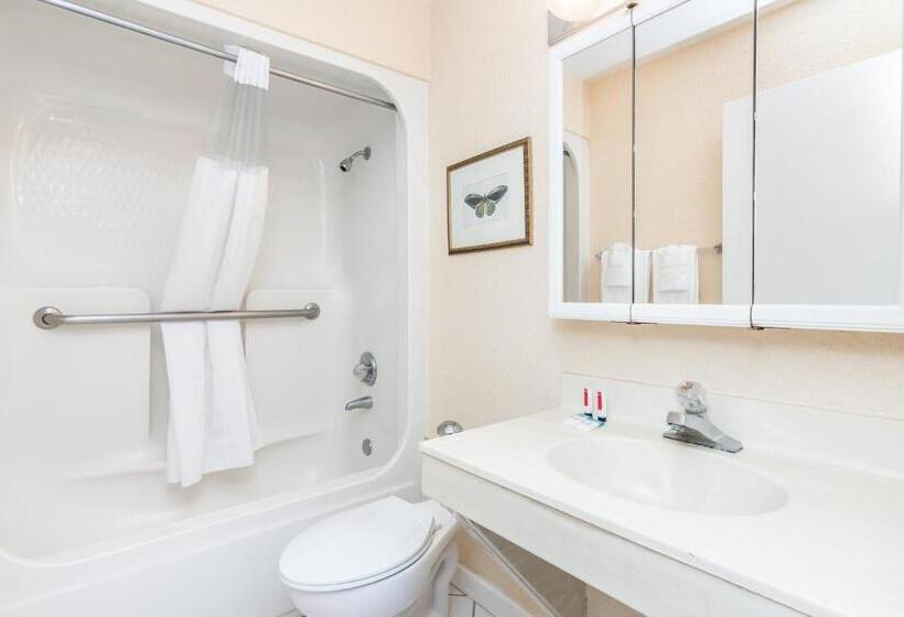 스탠다드 스튜디오 더블 침대, Days Inn & Suites By Wyndham Lake Okeechobee