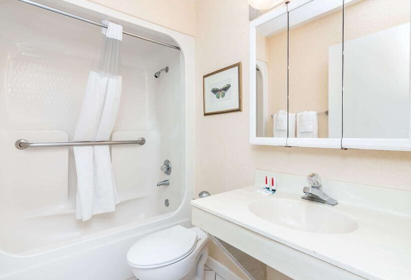스탠다드 룸, Days Inn & Suites By Wyndham Lake Okeechobee