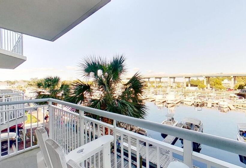 스위트, Harbourgate Marina Club
