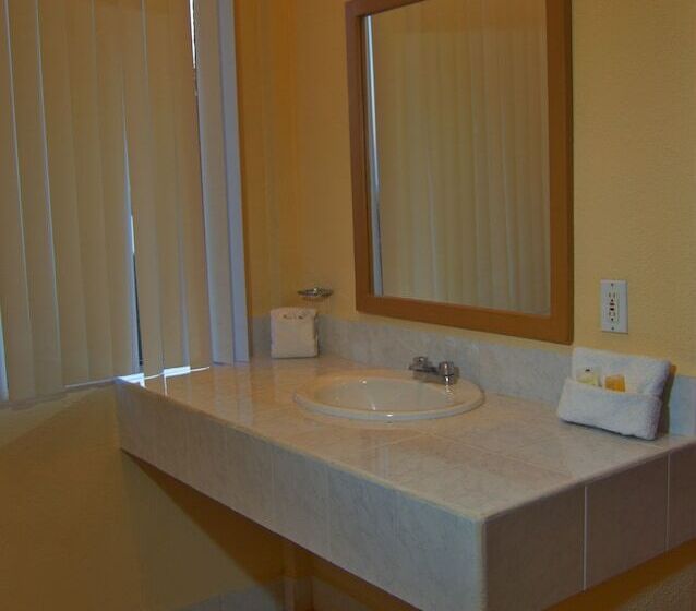 דירת שני חדרים, Sunrock Hotel and Suites