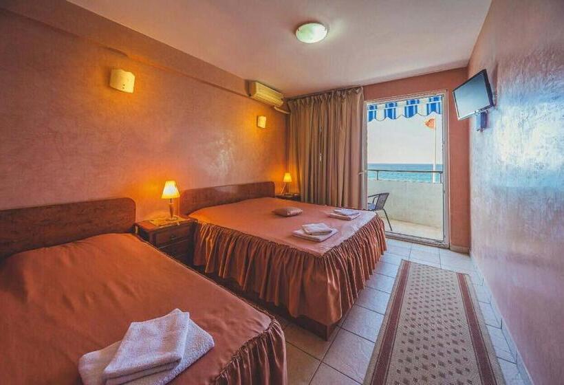 Triple Room Sea View, Villa Barcelona