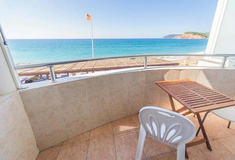 اتاق استاندارد چهار تخته با چشم‌انداز دریا, Villa Barcelona