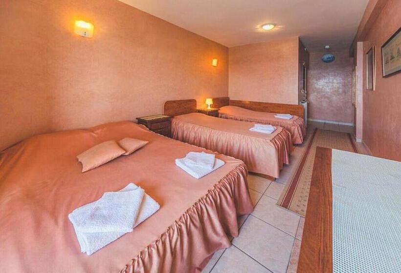 اتاق استاندارد چهار تخته با چشم‌انداز دریا, Villa Barcelona