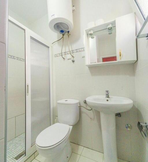 اتاق استاندارد چهار تخته با چشم‌انداز دریا, Villa Barcelona