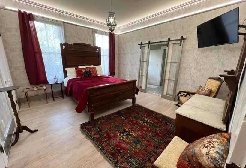 اتاق لوکس با بالکن, 1001 Nights Historic Bed And Breakfast Adults Only