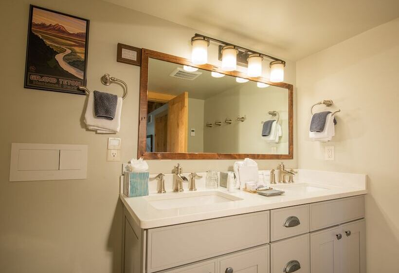 Номер Стандарт, Jackson Hole Hideout