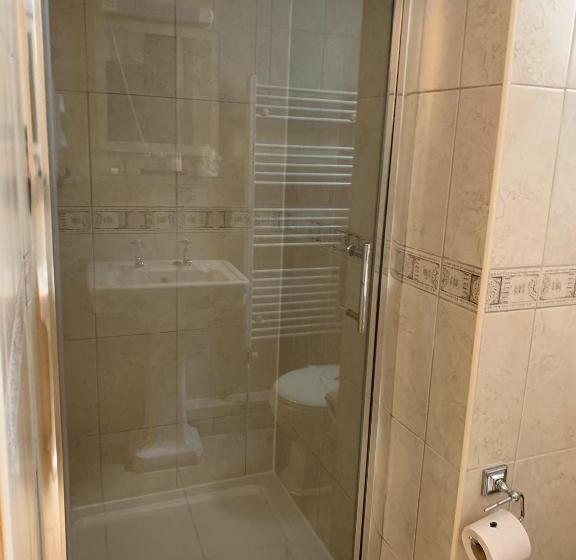 Eenvoudige Kamer, Peregrine House