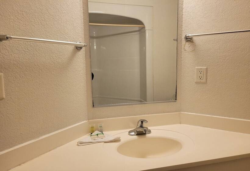 带2个双人床的标准工作室, Motel 6 Minonk, Il