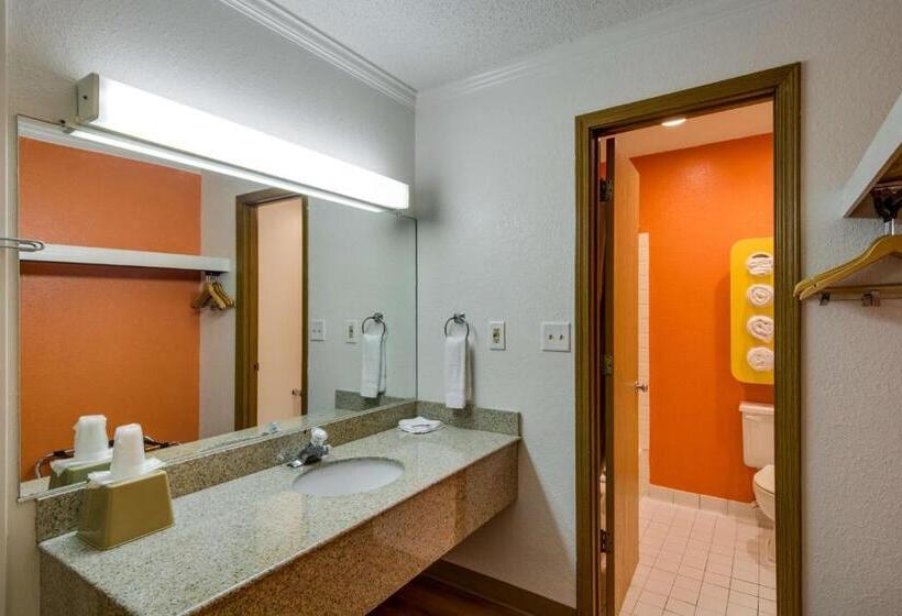 스탠다드 룸 킹사이즈 침대, Motel 6waukegan, Il