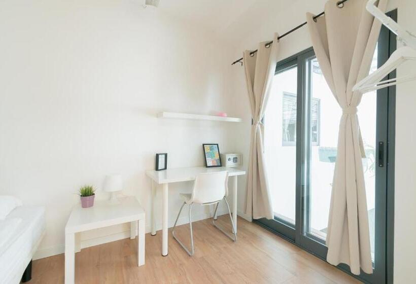 Standard Single Room Shared Bathroom, Lisbon Destination Hostel